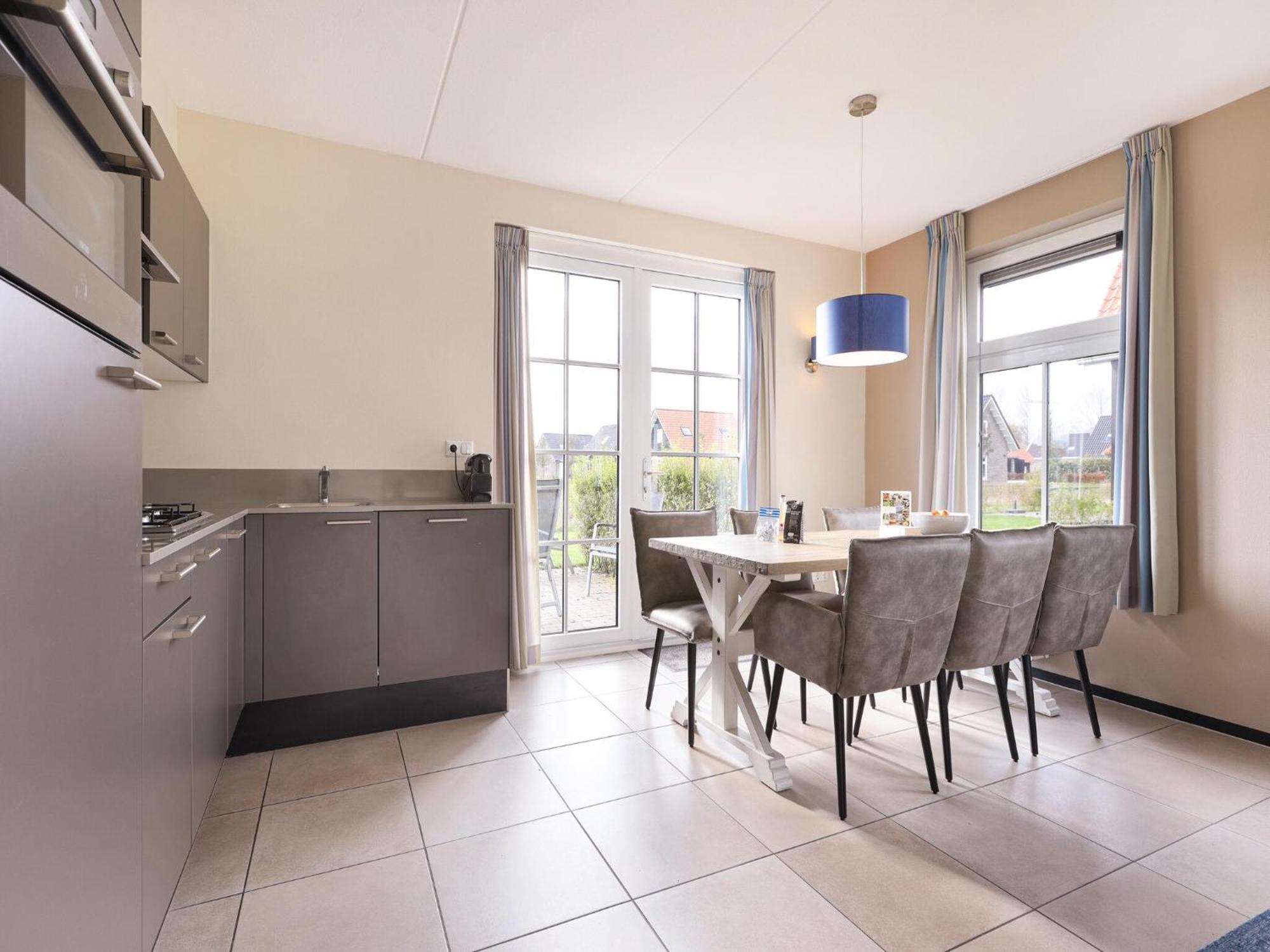 Vakantiehuis Luxury House With Sauna, 700 M From The *